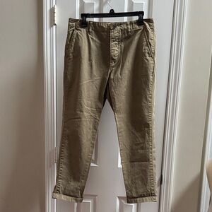Madewell Cropped Chino Pants in Khaki